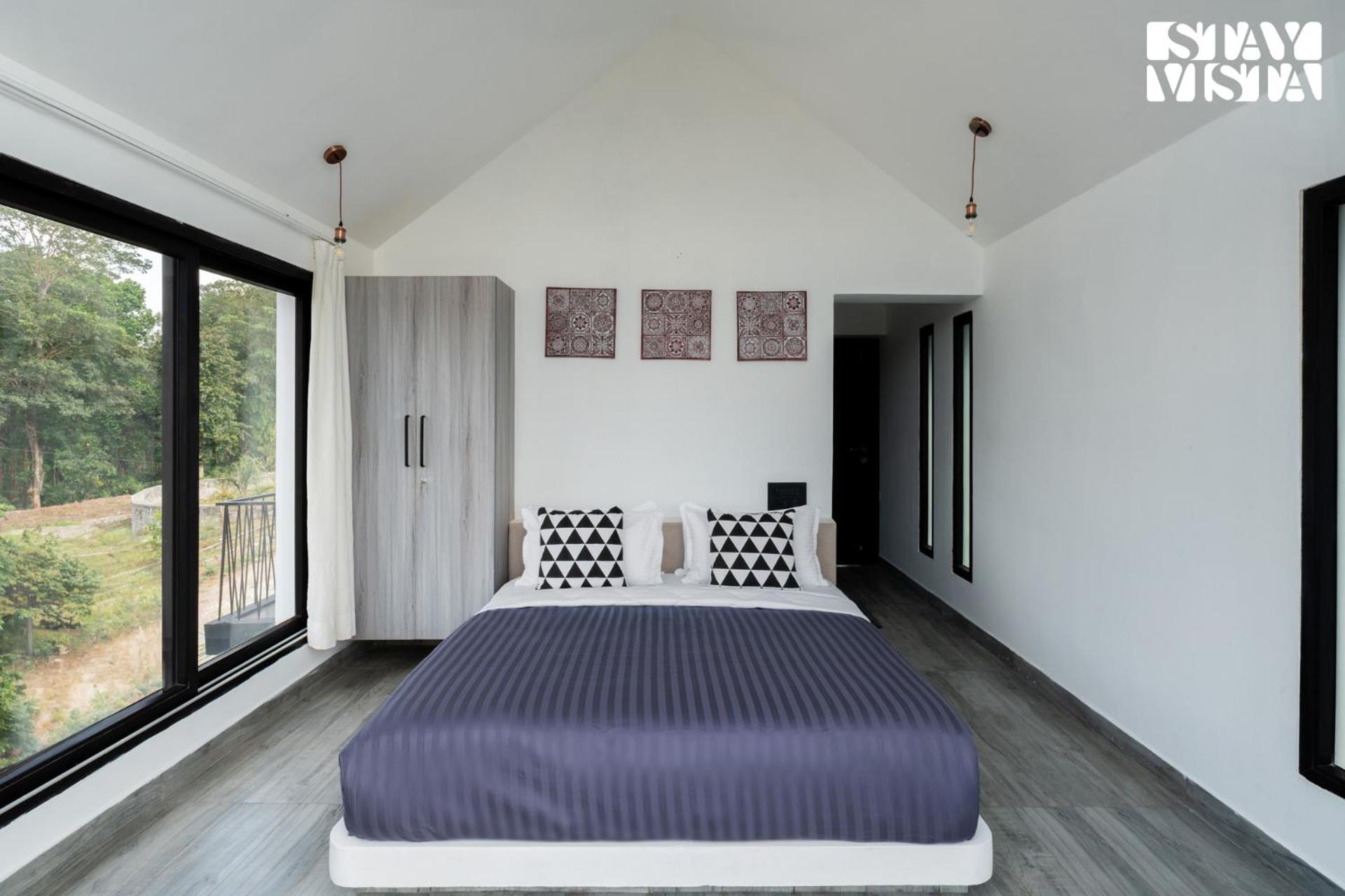 StayVista at Lotus Lumiere with Breakfast & jacuzzi