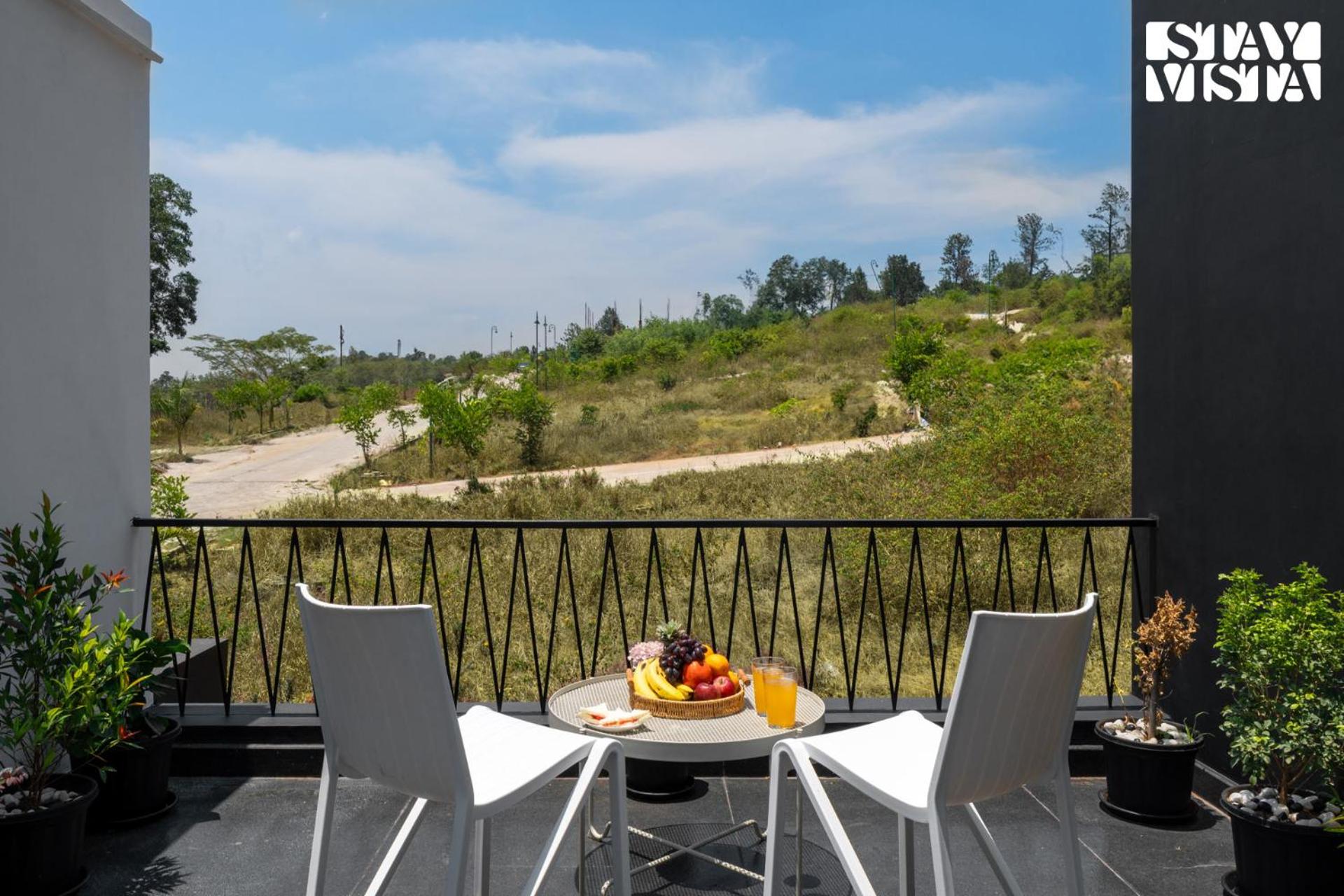 StayVista at Lotus Lumiere with Breakfast & jacuzzi
