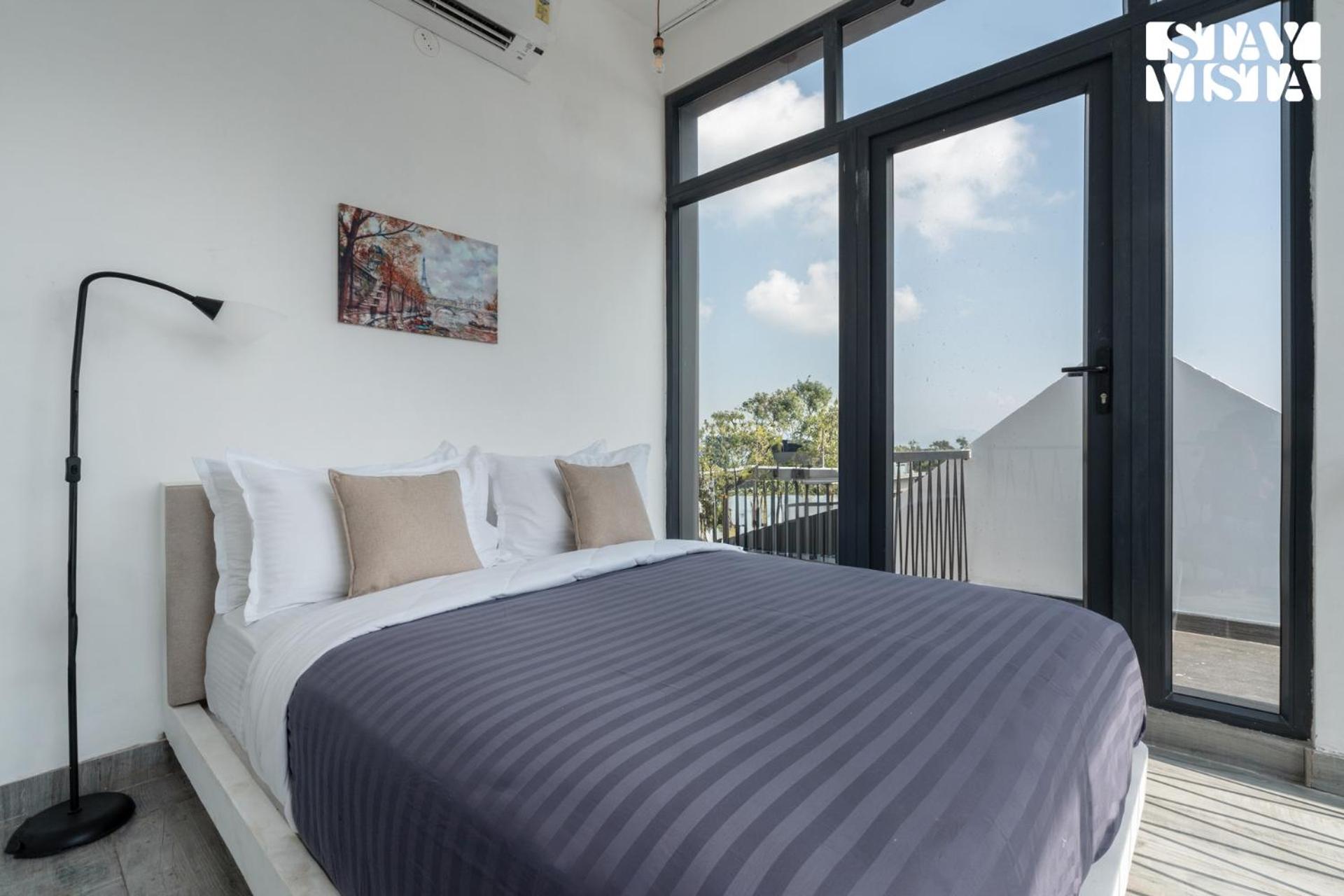 StayVista at Lotus Lumiere with Breakfast & jacuzzi