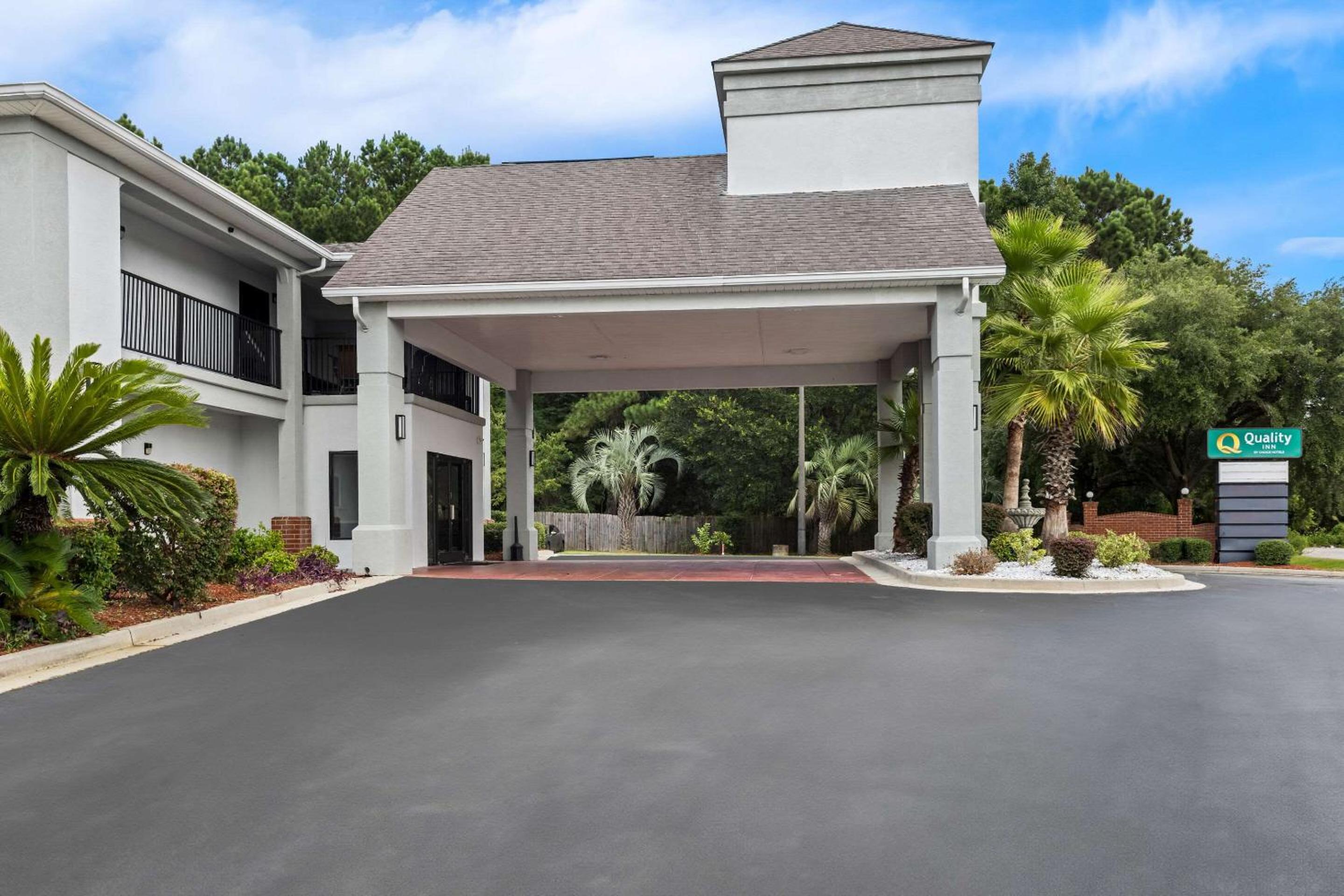Ridgeland Vacations - Quality Inn Port Wentworth Savannah North - Property Image 2