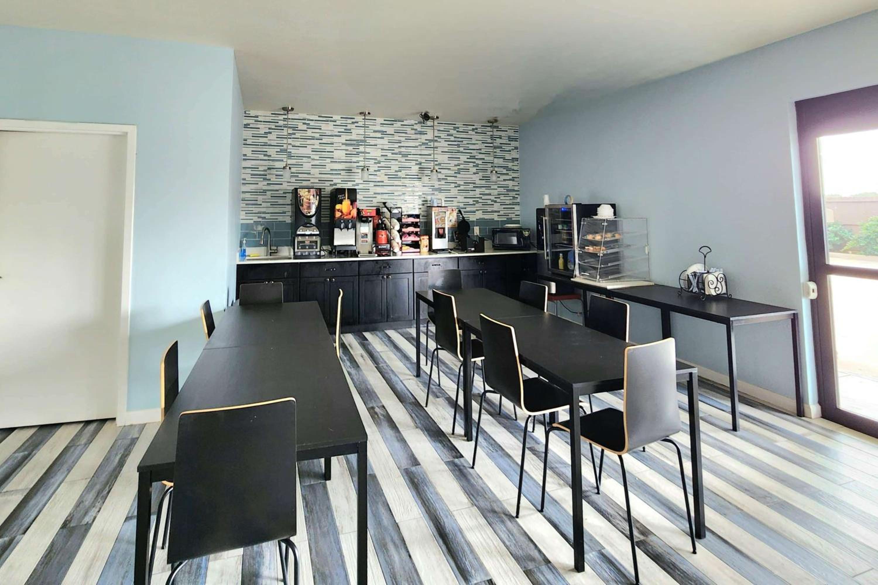 Days Inn by Wyndham Freeport