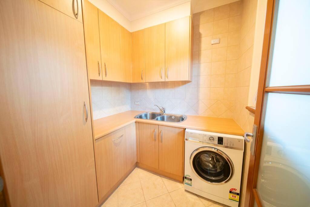 Cozy holiday home 5 mins walk to beach in Glenelg