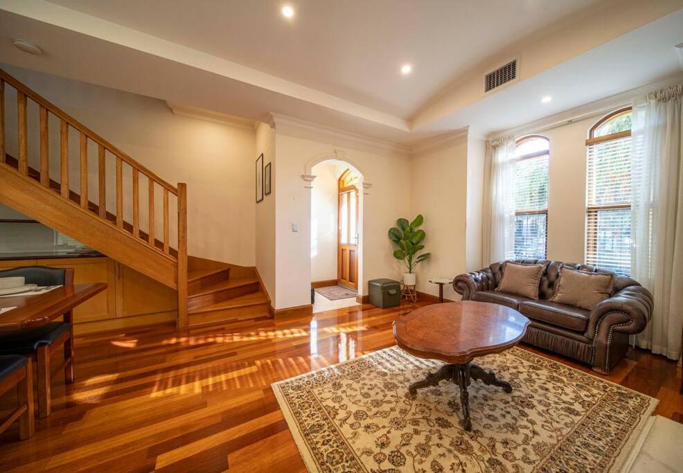 Cozy holiday home 5 mins walk to beach in Glenelg