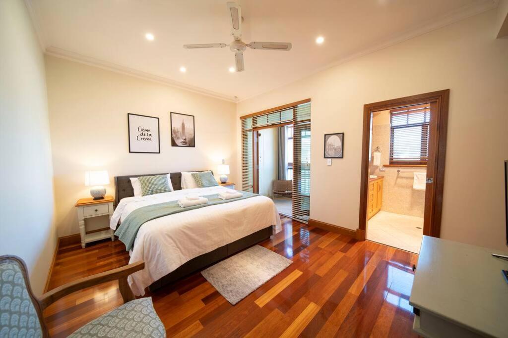 Cozy holiday home 5 mins walk to beach in Glenelg