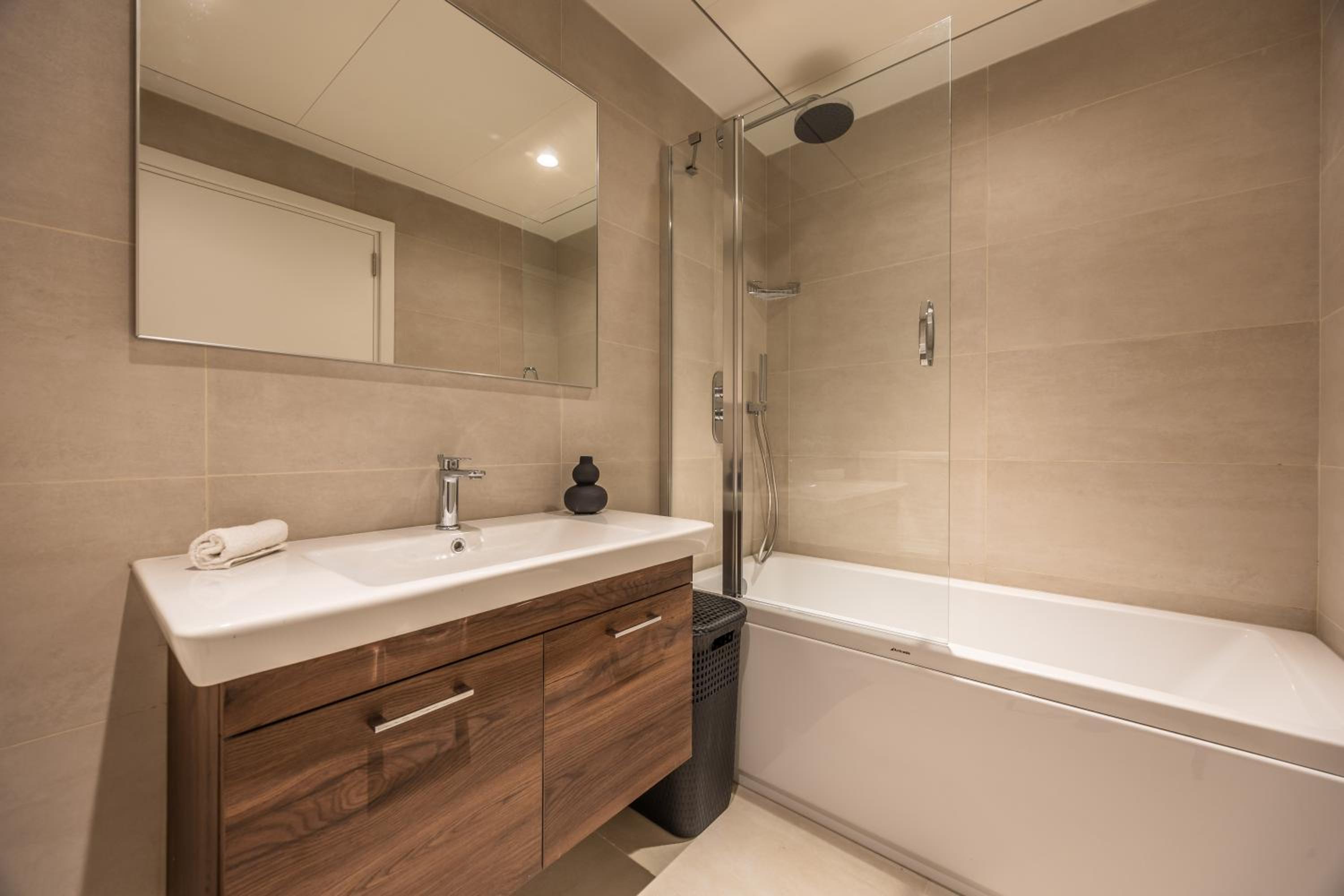 Mercury Luxe Retreat Apartment in Mercury Towers photo 3