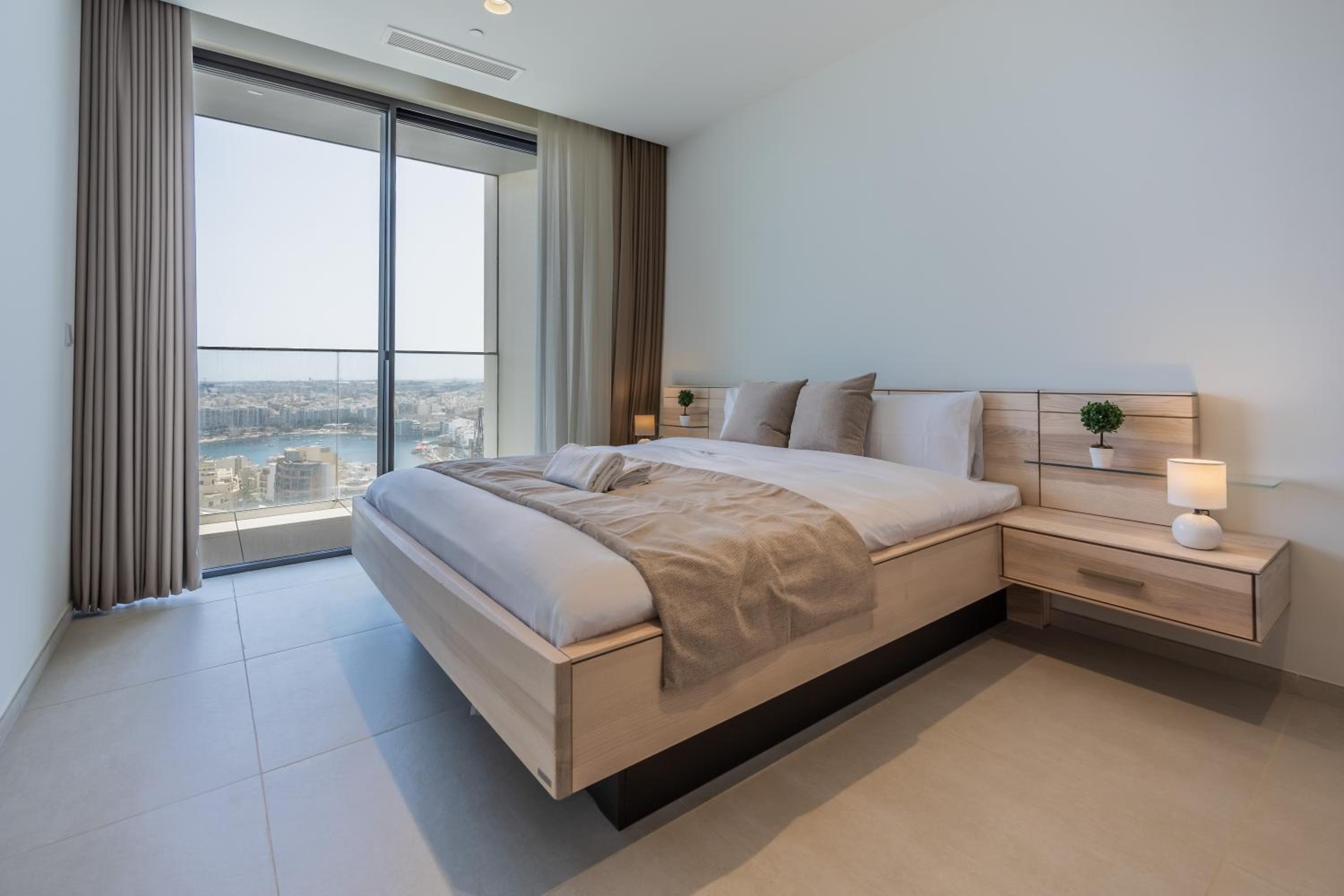 Mercury Luxe Retreat Apartment in Mercury Towers photo 4