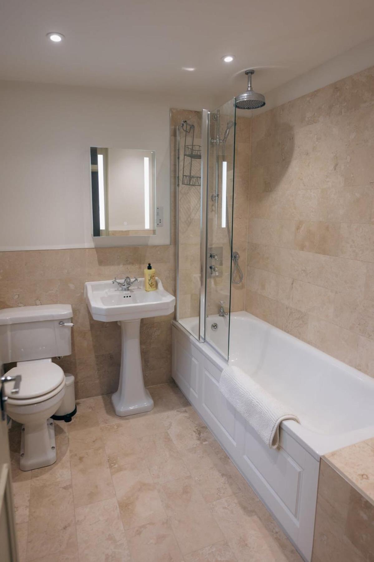 Stunning unique period 2 bedroom apartment view 3