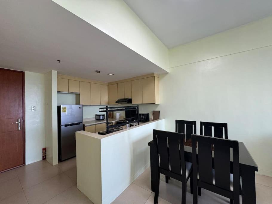 Simple&Convience 1BR in BGC near hight street SM aura view 2