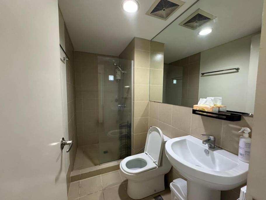 Simple&Convience 1BR in BGC near hight street SM aura view 5