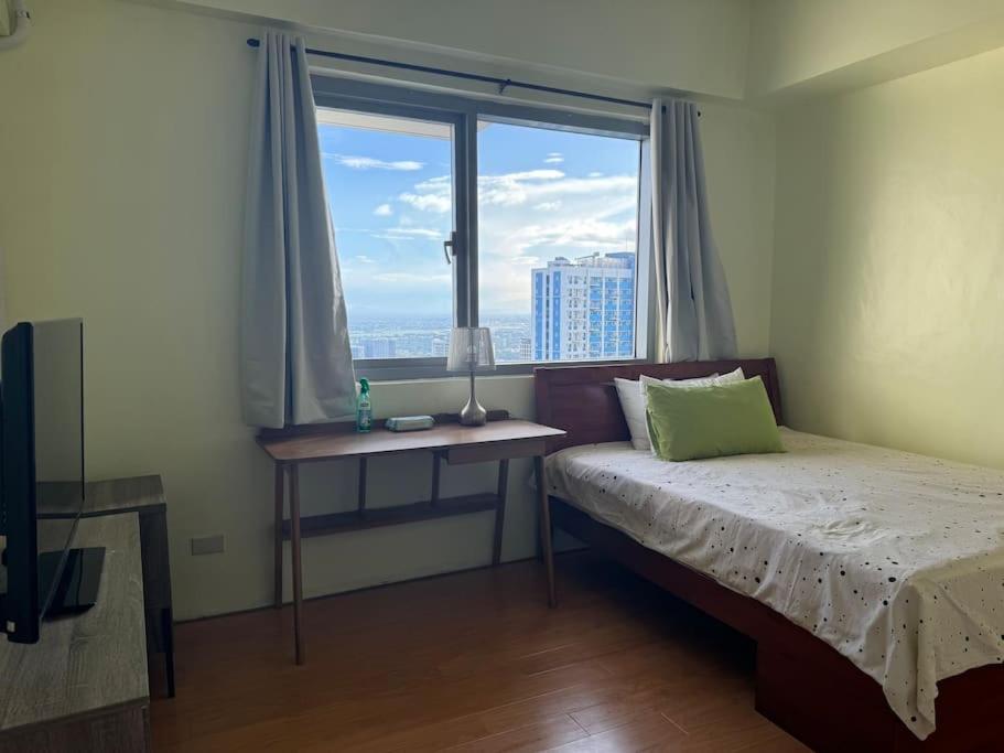 Simple&Convience 1BR in BGC near hight street SM aura view 4
