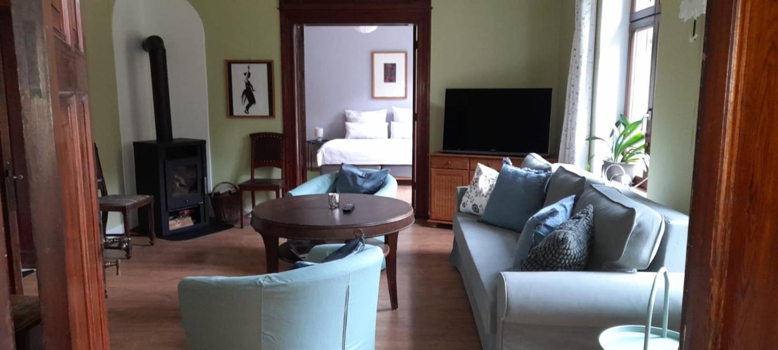 Hübscher Wohnen-Geräumige Ferienwohnung im Gutshaus nahe Saale und Elbe