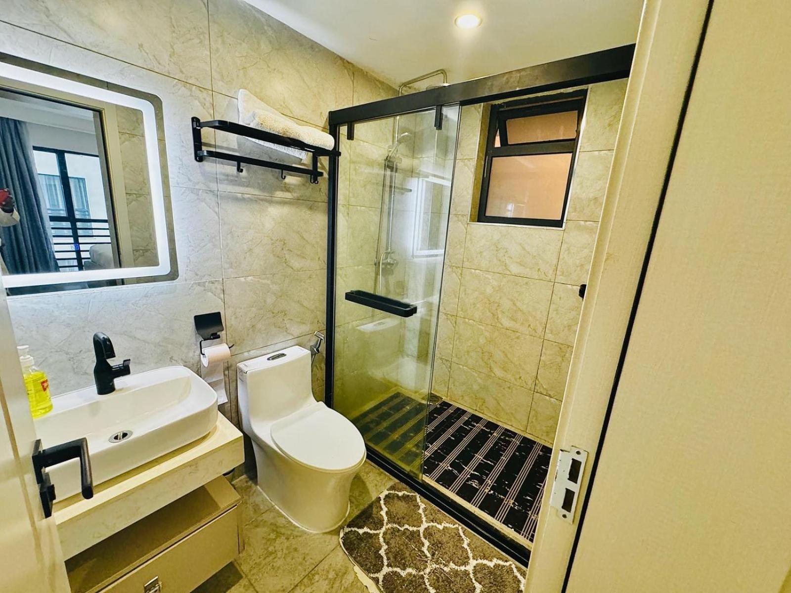 Perry West 3 Bedroom with dsq view 2