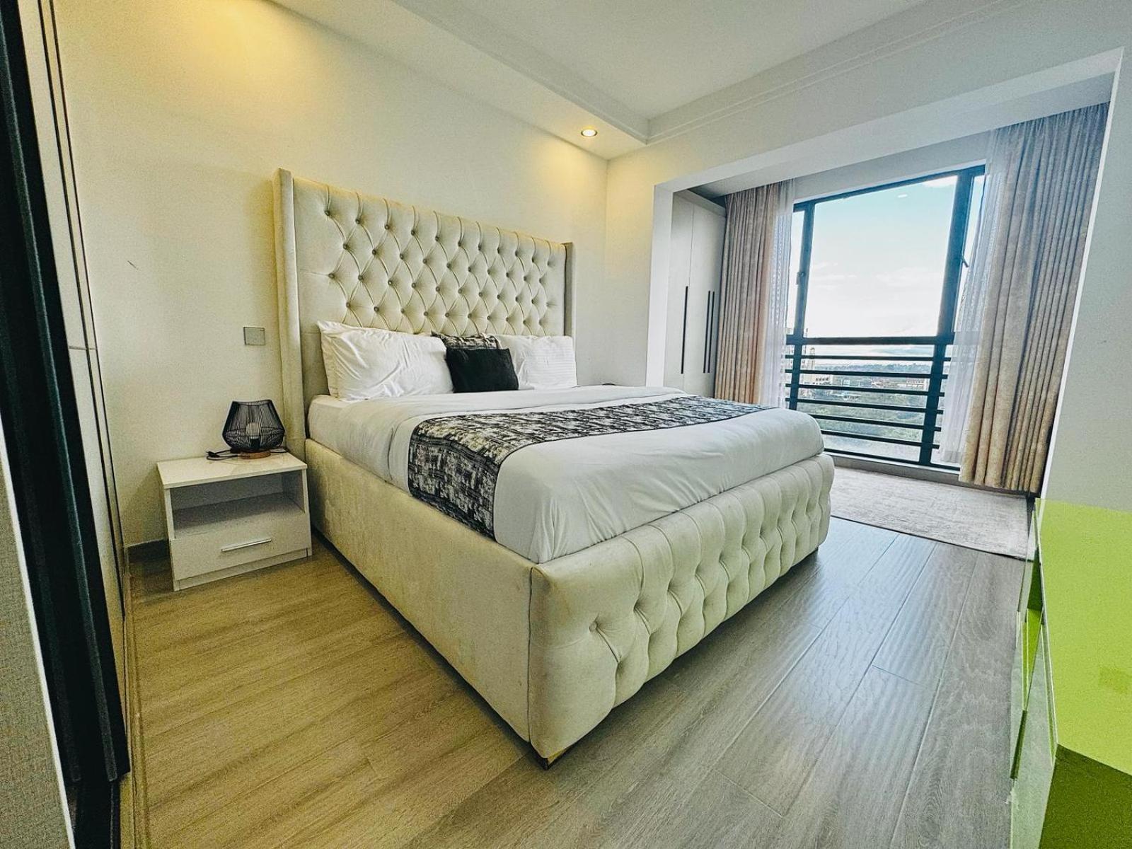 Perry West 3 Bedroom with dsq view 4