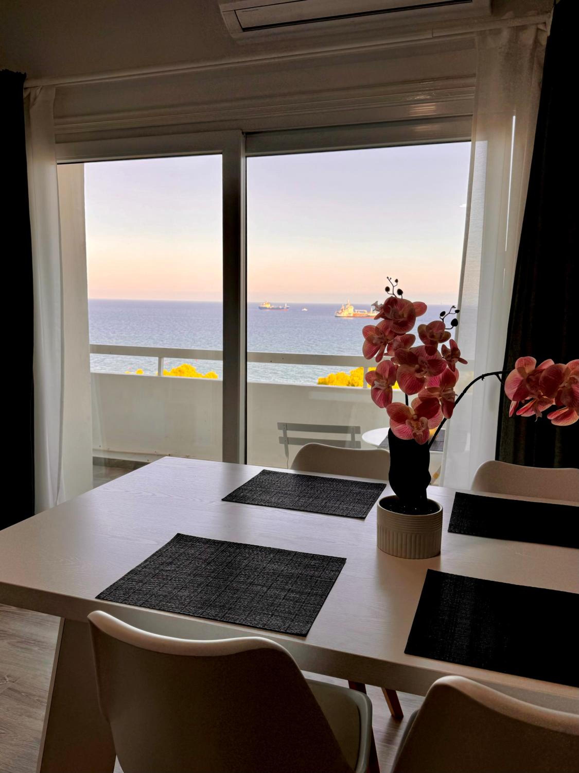 Sea view 3 bedrooms apartment
