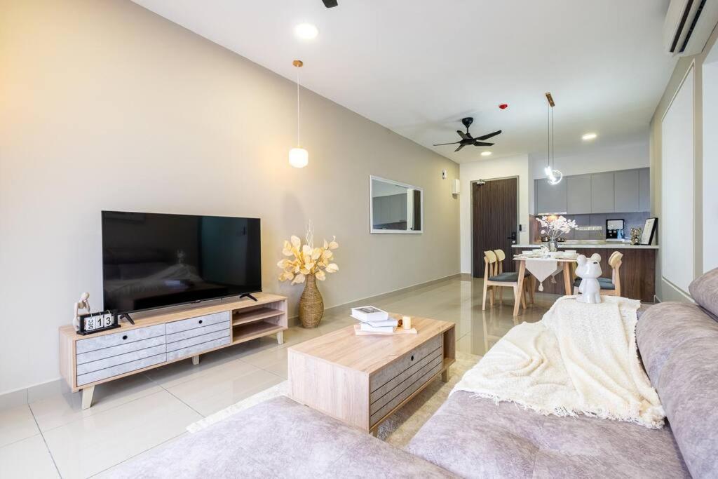 Sunlight 4BR 9pax MVertica Sunway Velocity Mall