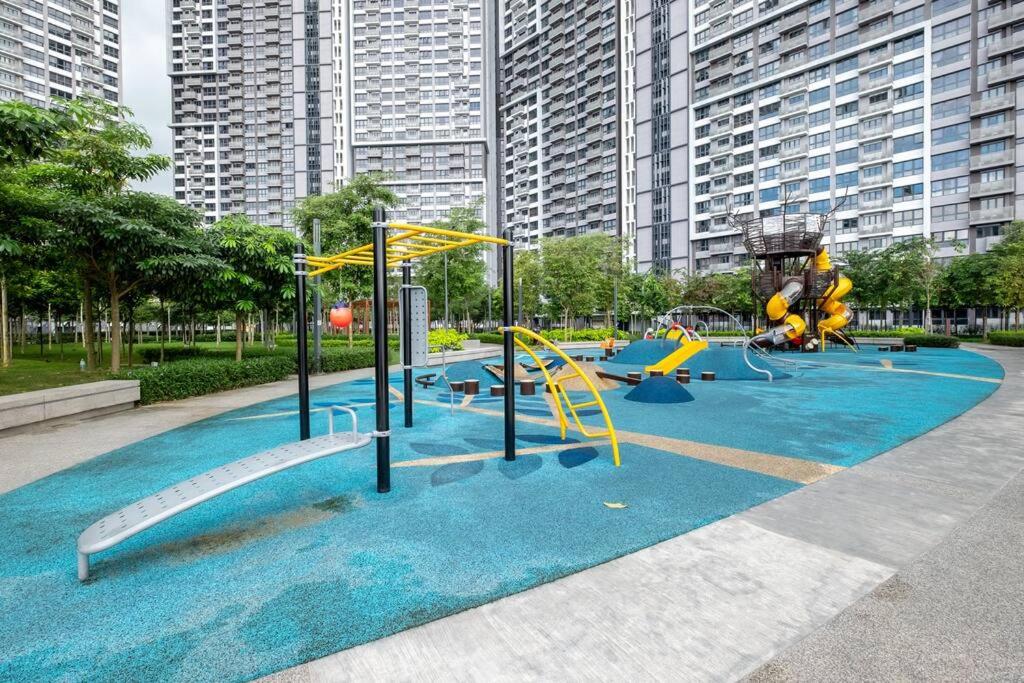 Sunlight 4BR 9pax MVertica Sunway Velocity Mall