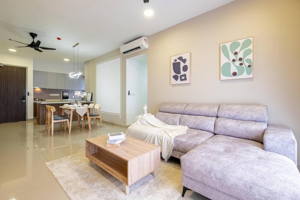Sunlight 4BR 9pax MVertica Sunway Velocity Mall