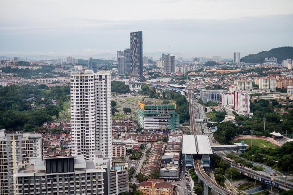 Sunlight 4BR 9pax MVertica Sunway Velocity Mall