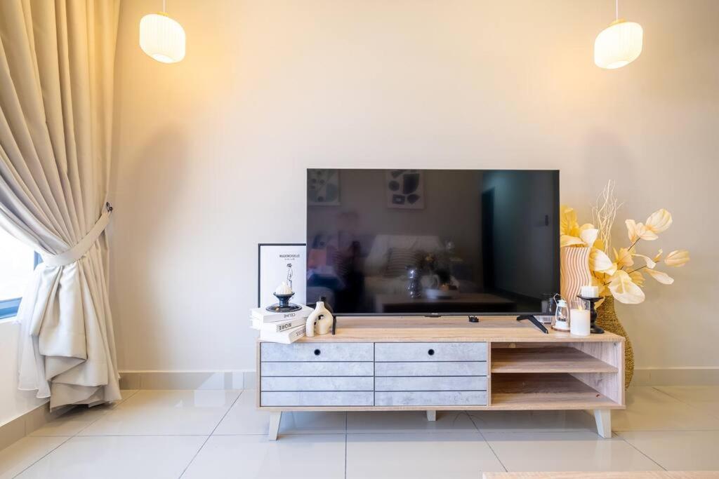 Sunlight 4BR 9pax MVertica Sunway Velocity Mall