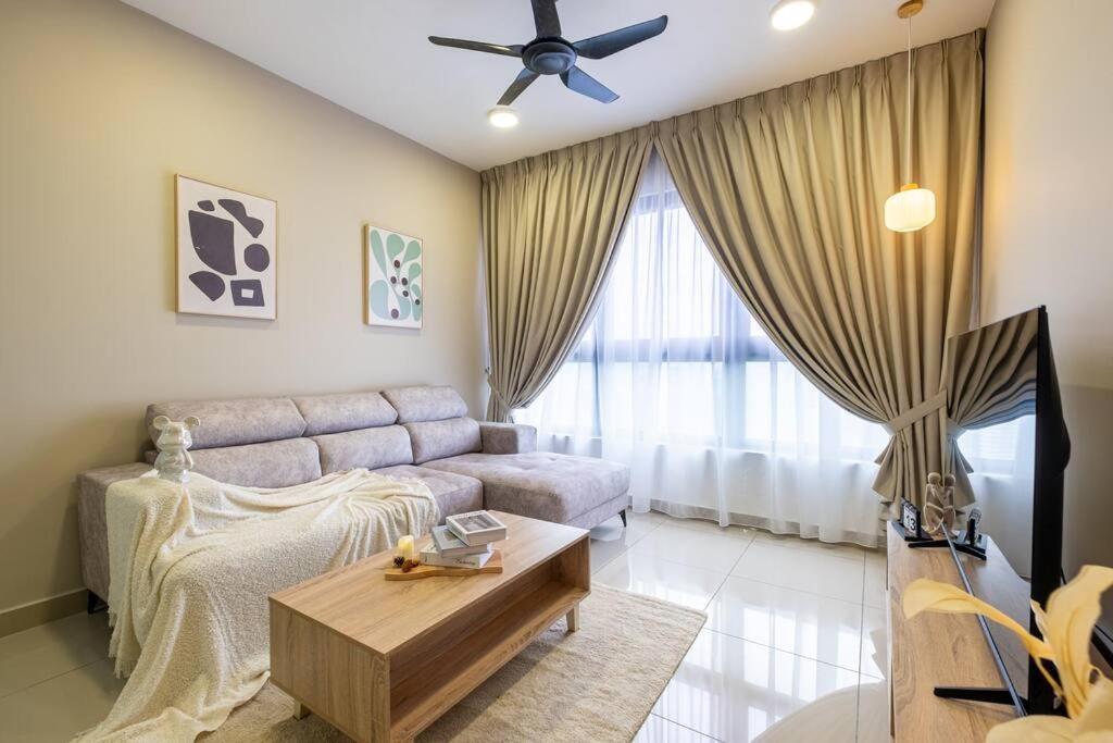 Sunlight 4BR 9pax MVertica Sunway Velocity Mall