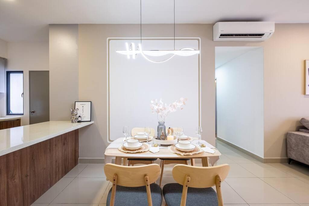 Sunlight 4BR 9pax MVertica Sunway Velocity Mall