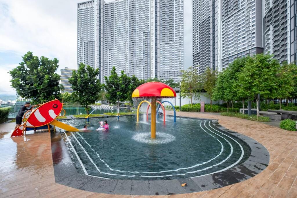 Sunlight 4BR 9pax MVertica Sunway Velocity Mall