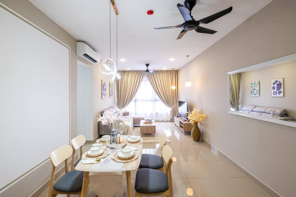 Sunlight 4BR 9pax MVertica Sunway Velocity Mall