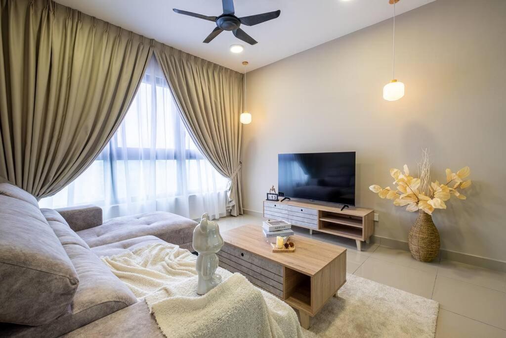 Sunlight 4BR 9pax MVertica Sunway Velocity Mall