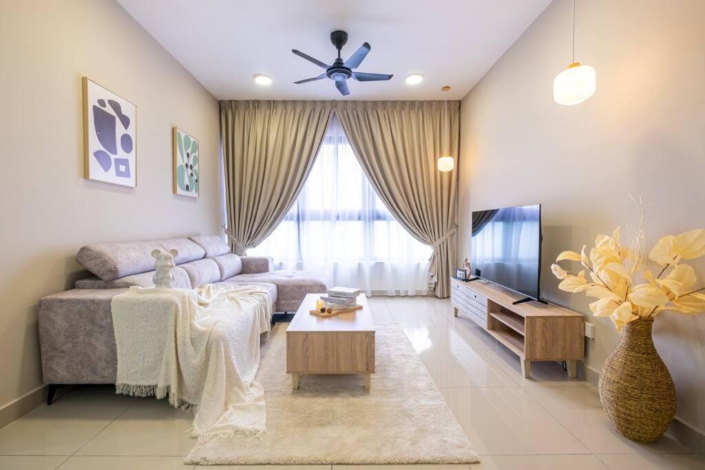 Sunlight 4BR 9pax MVertica Sunway Velocity Mall