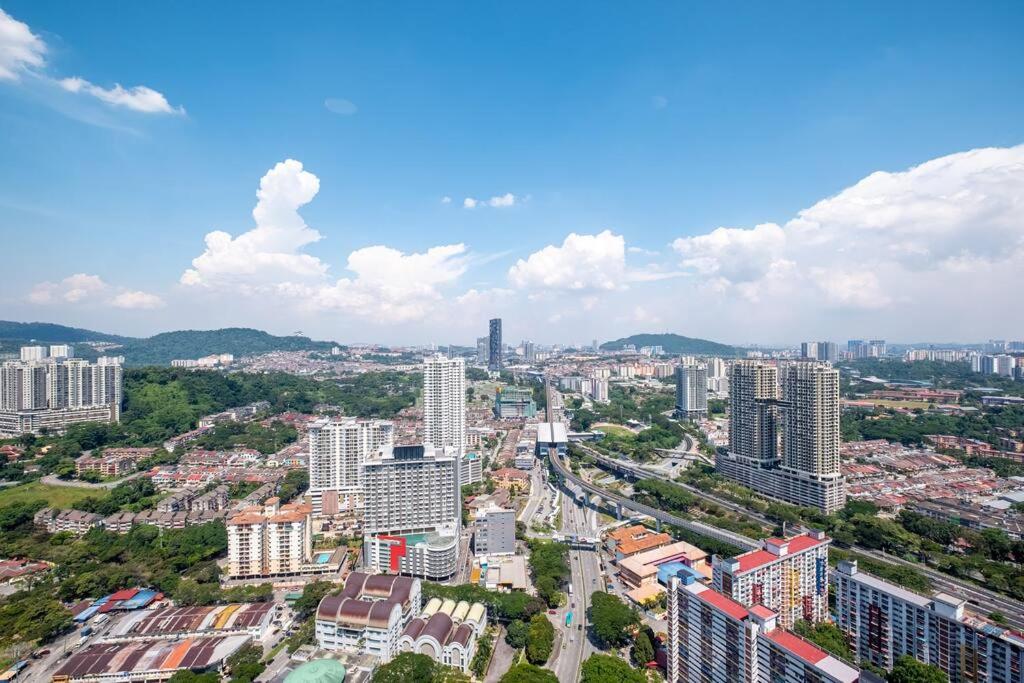 Sunlight 4BR 9pax MVertica Sunway Velocity Mall