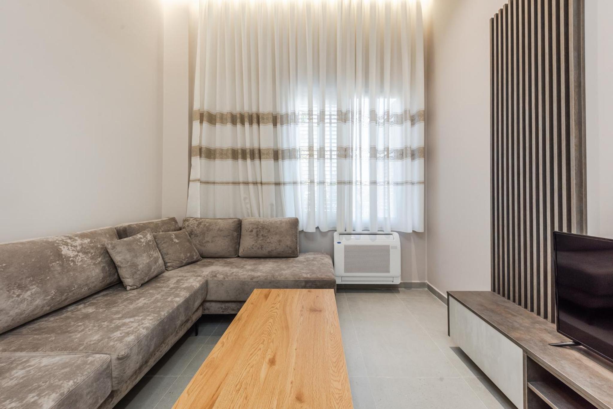 Summer Apartments D&A
