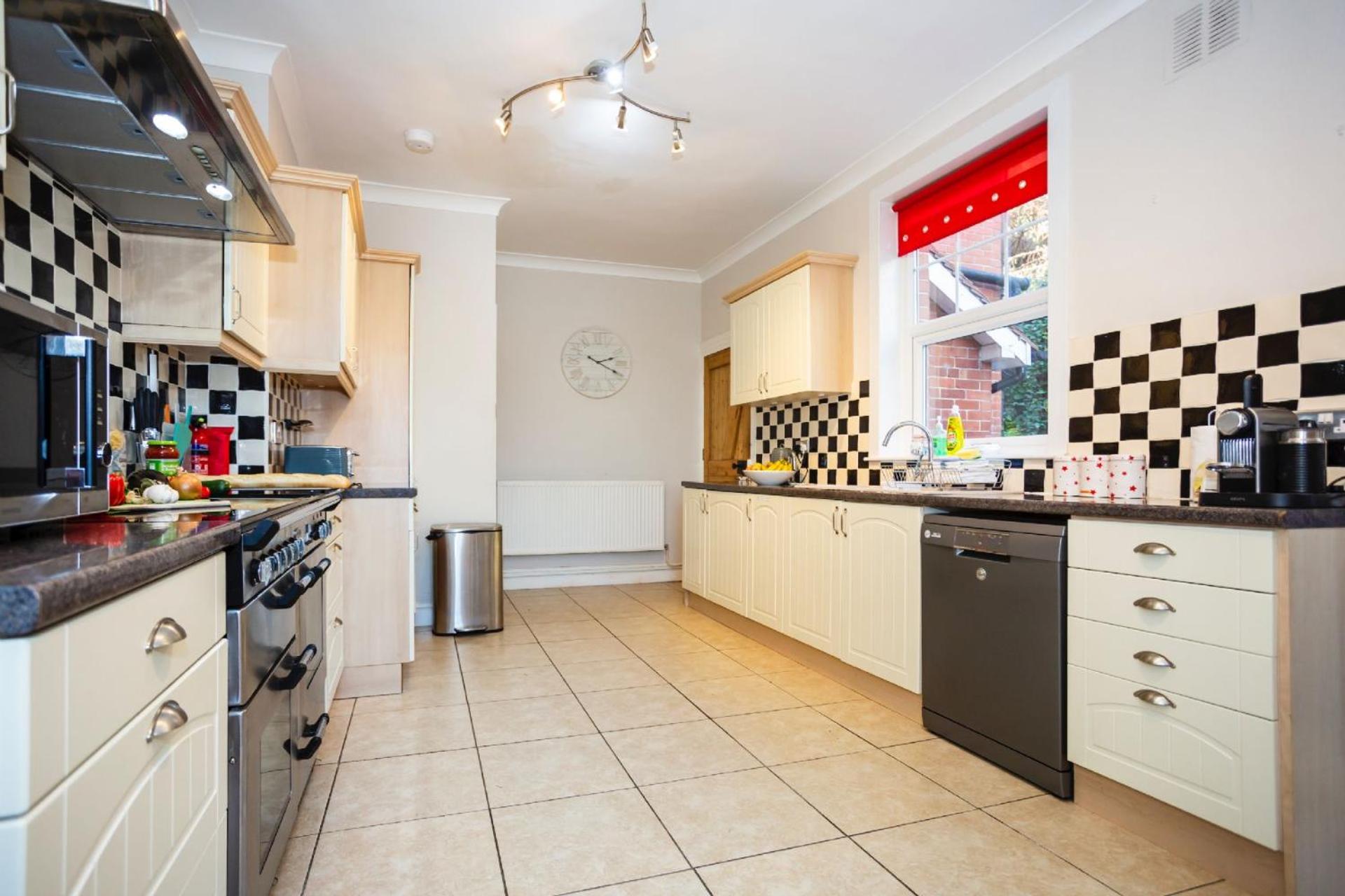 SAUNTON NORBORO l 3 Bedrooms view 5