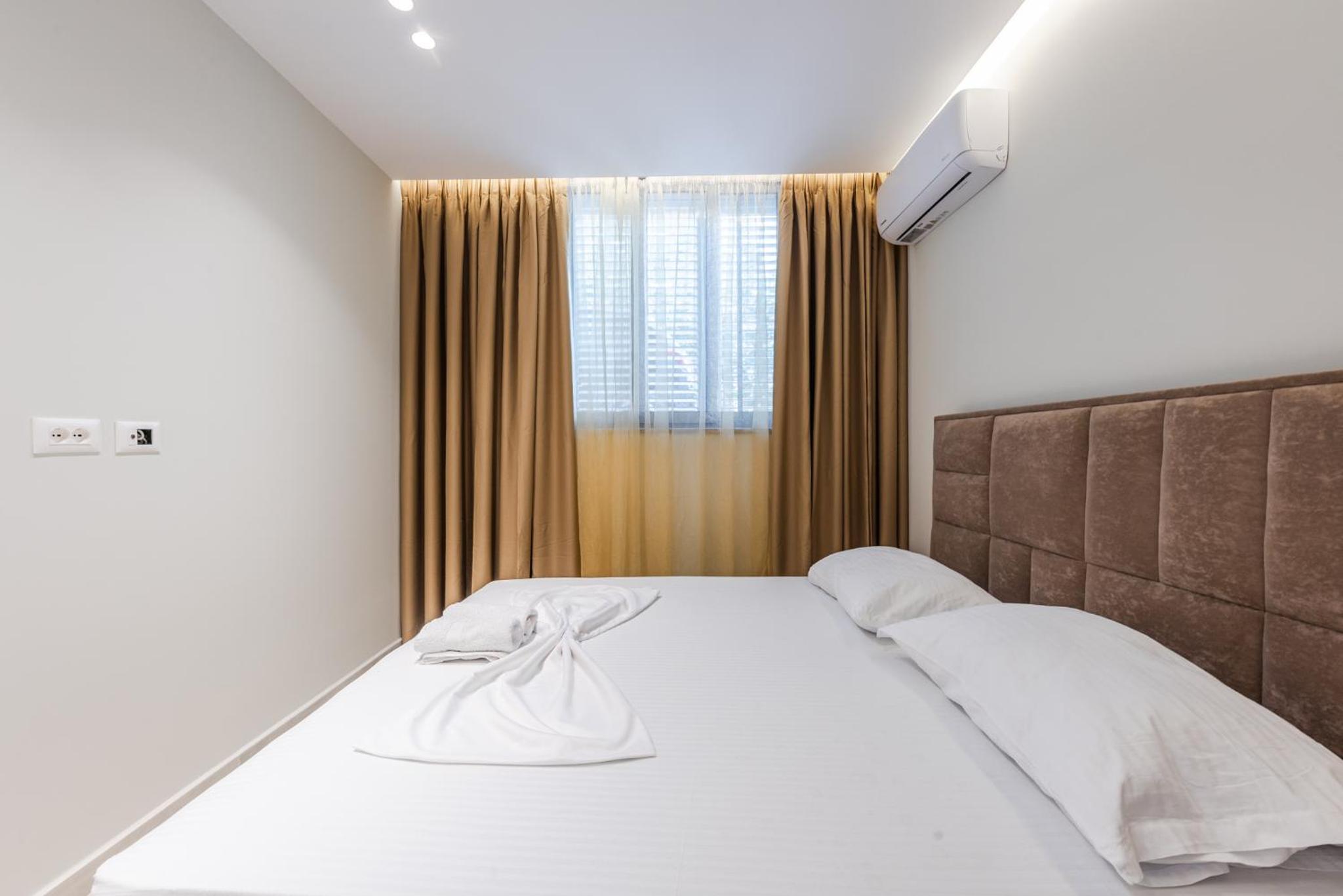Summer Apartments D&A
