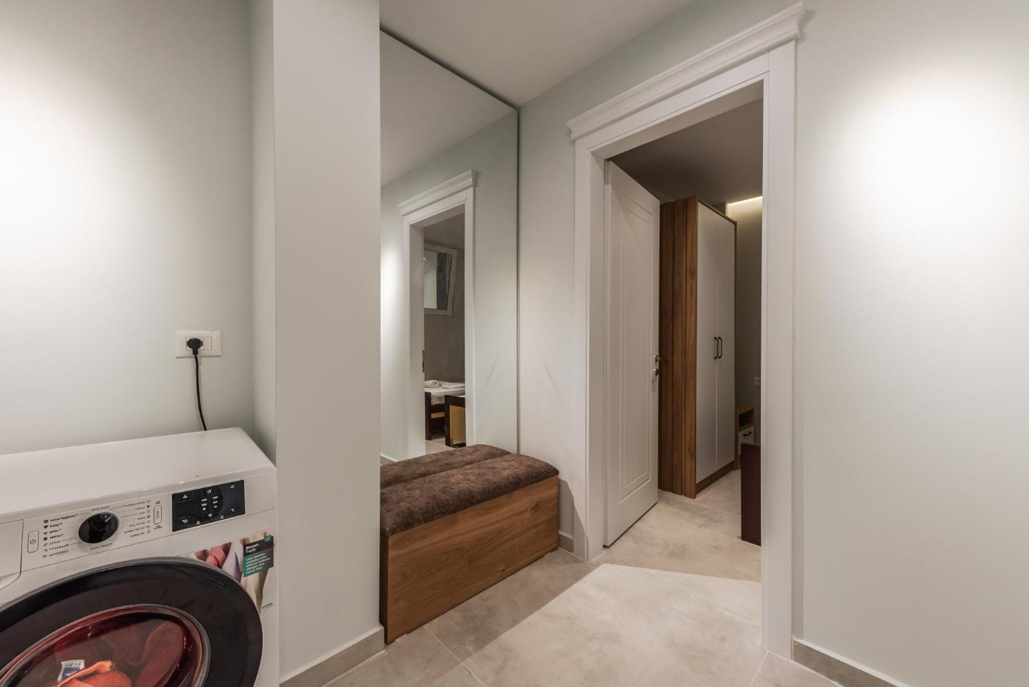 Summer Apartments D&A