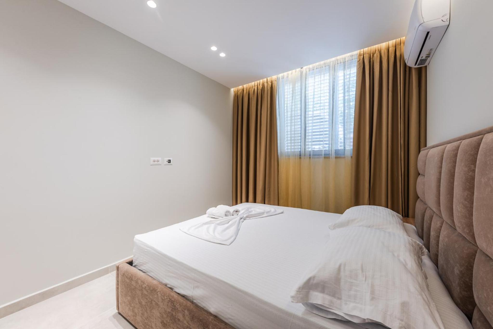 Summer Apartments D&A