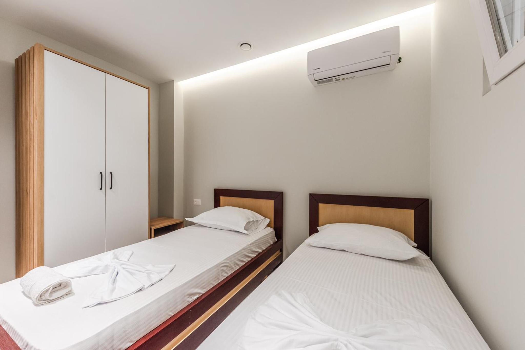 Summer Apartments D&A