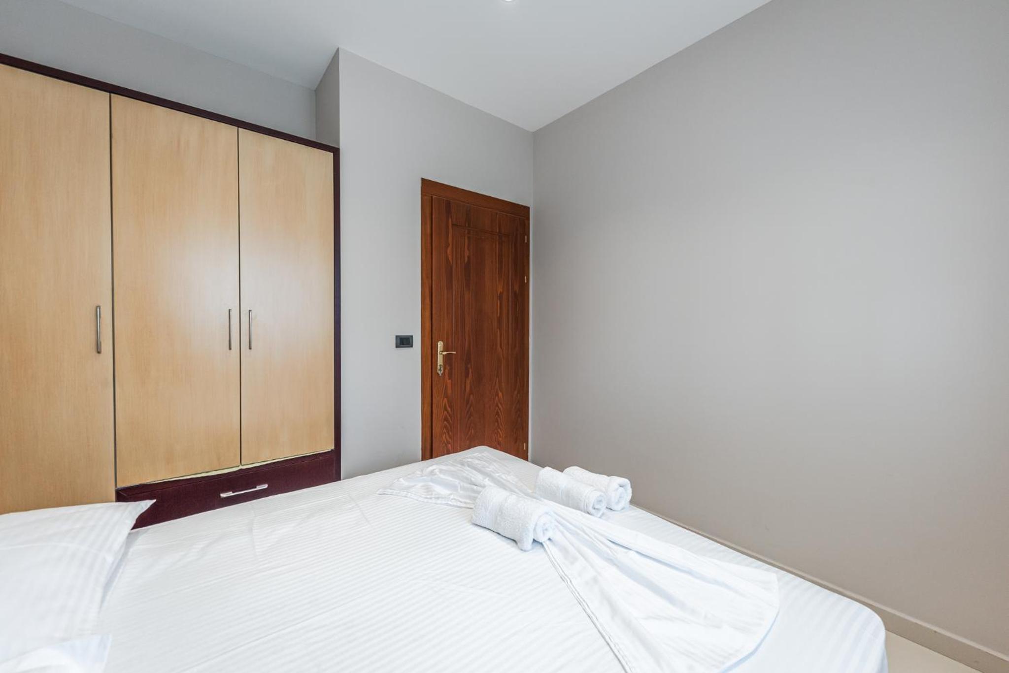Summer Apartments D&A