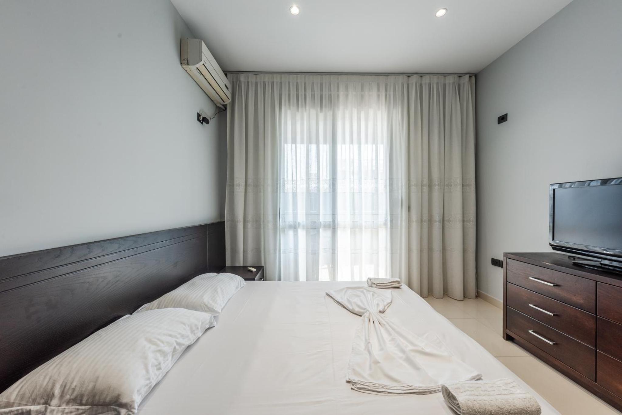 Summer Apartments D&A