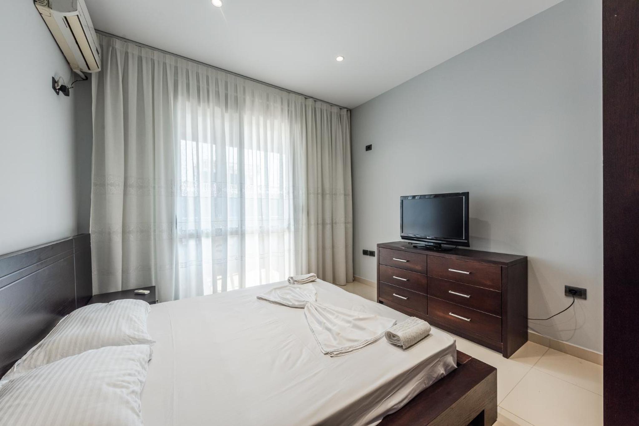 Summer Apartments D&A
