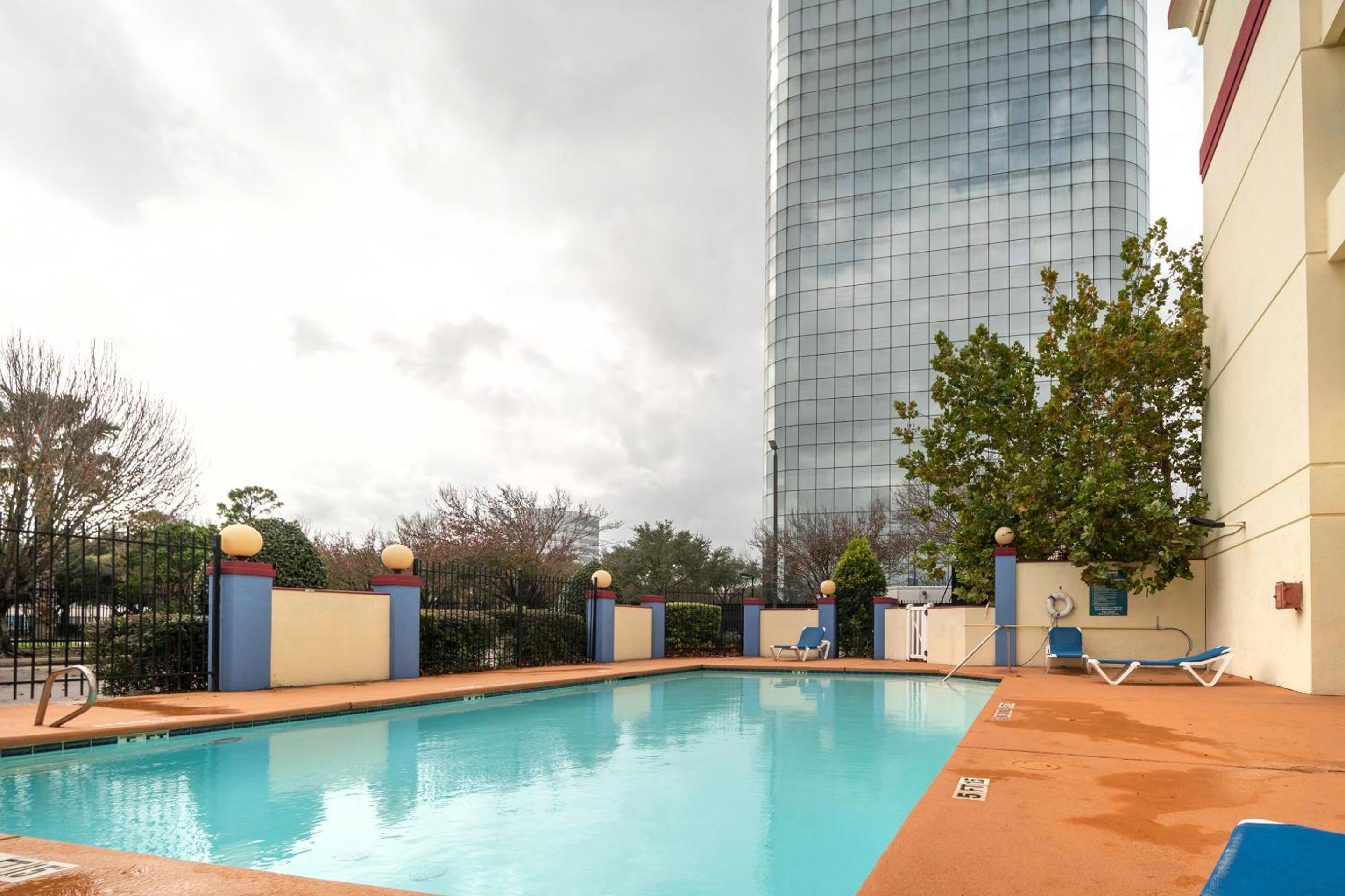 OYO Townhouse Houston Airport North view 2