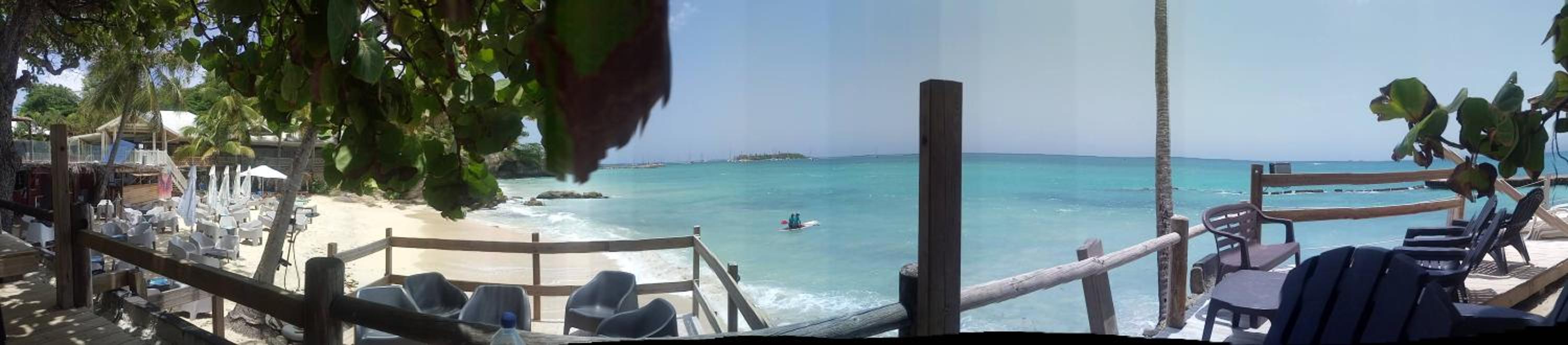 Beau studio lumineux vue mer accès plage et piscine