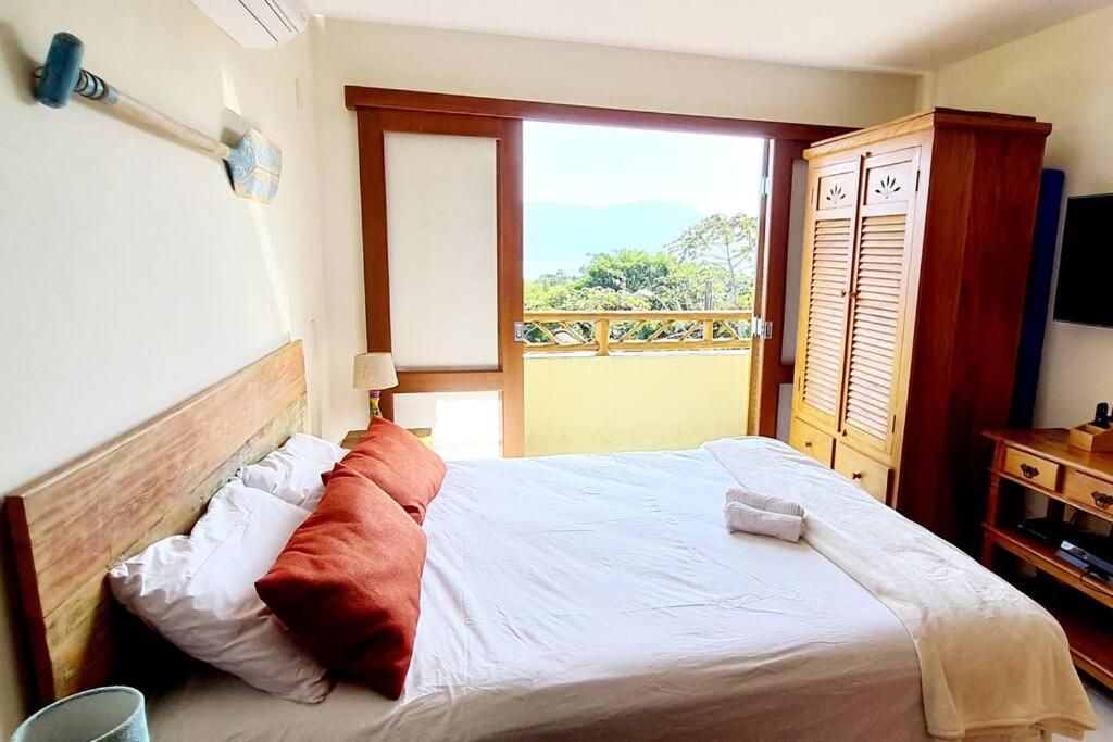 Residência em condom, 1 ou 2 suítes, vista para o mar, Praia do Curral, Ilhabela