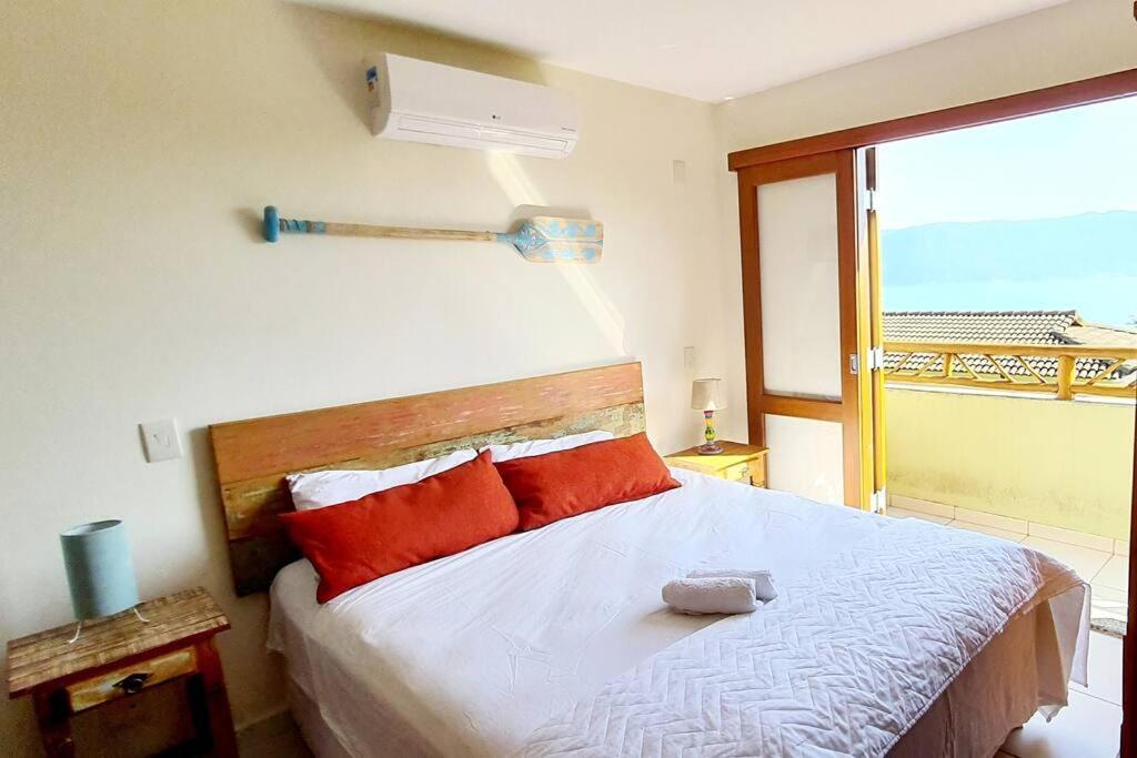 Residência em condom, 1 ou 2 suítes, vista para o mar, Praia do Curral, Ilhabela