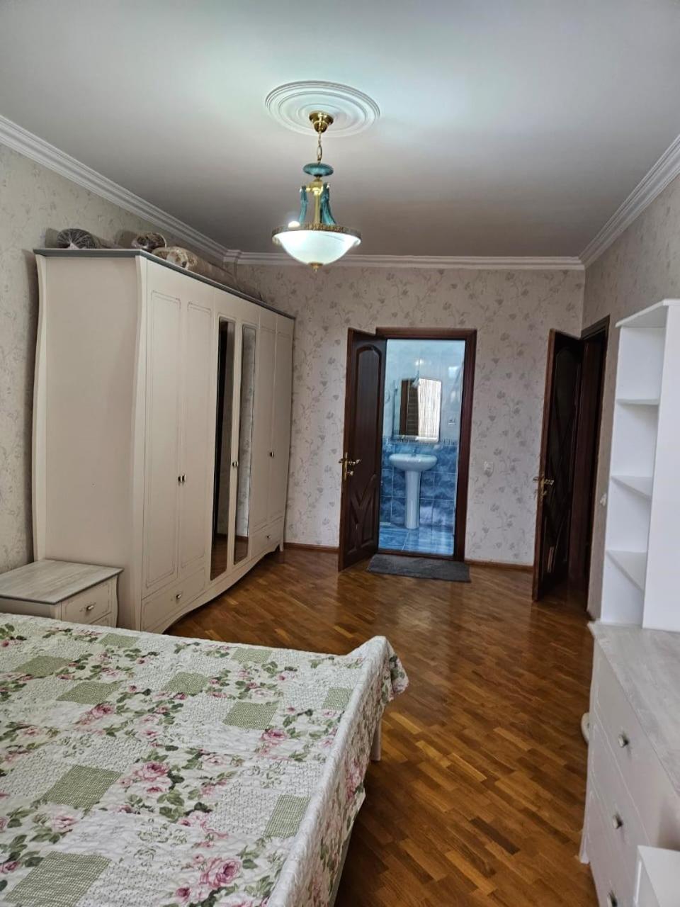 Spacious and Comfortable 3-Room Apartment ,Prime Central Location