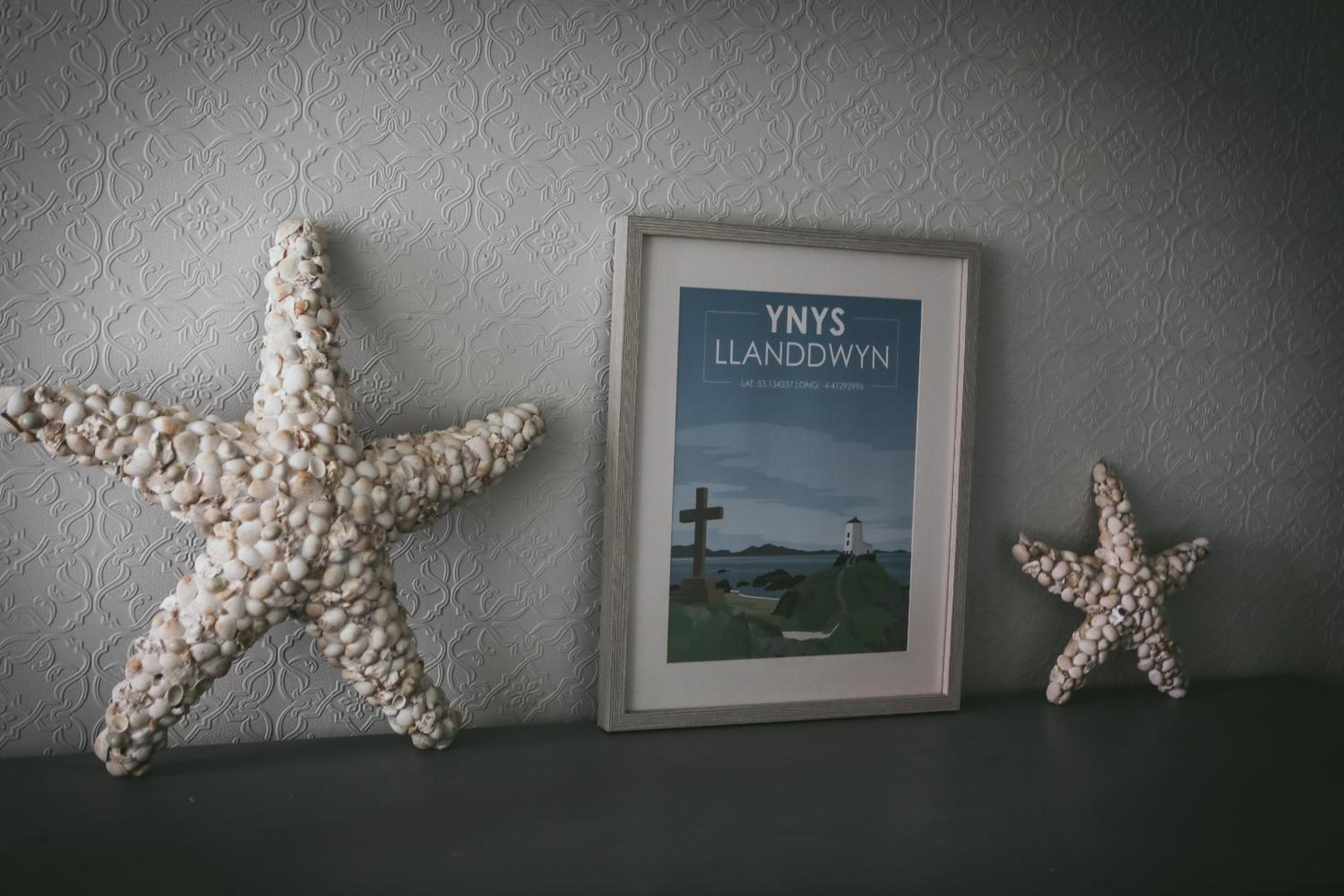 Llanfair Hall, Dog Friendly, Cinema, Games Room, Hot Tub