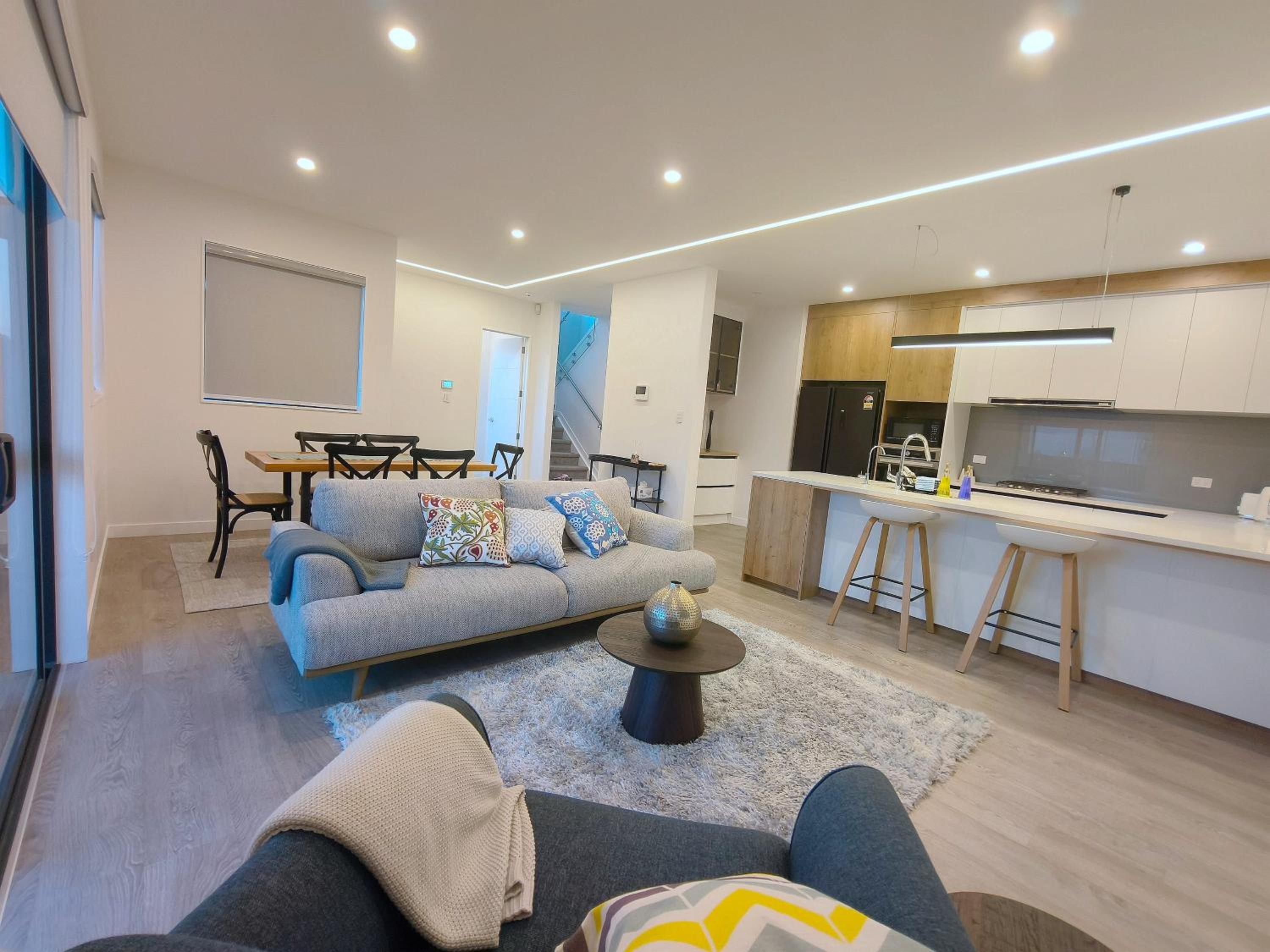 Stylish Family Retreat in Hillcrest Spa 4 Bedroom and Playroom