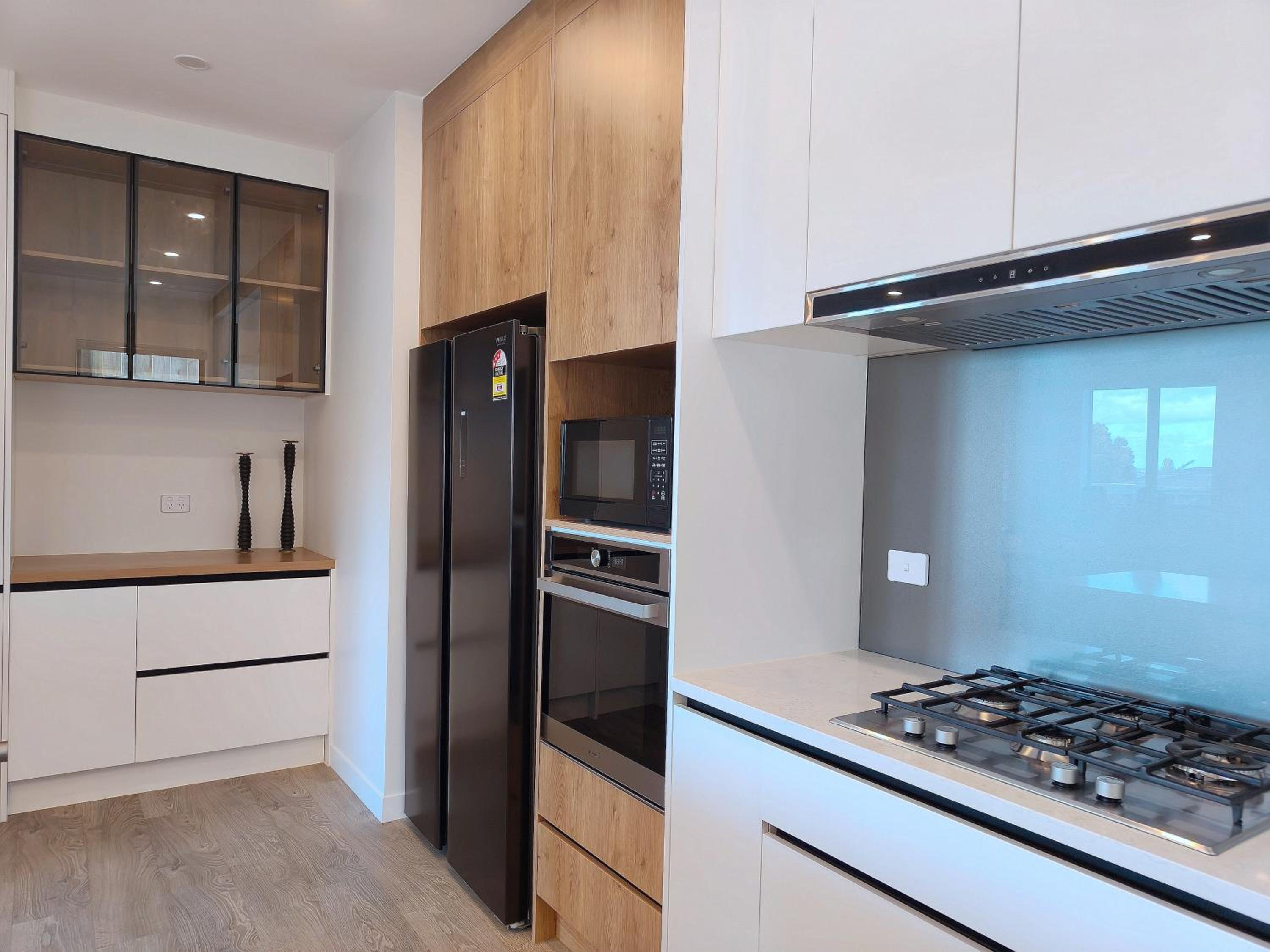 Stylish Family Retreat in Hillcrest Spa 4 Bedroom and Playroom