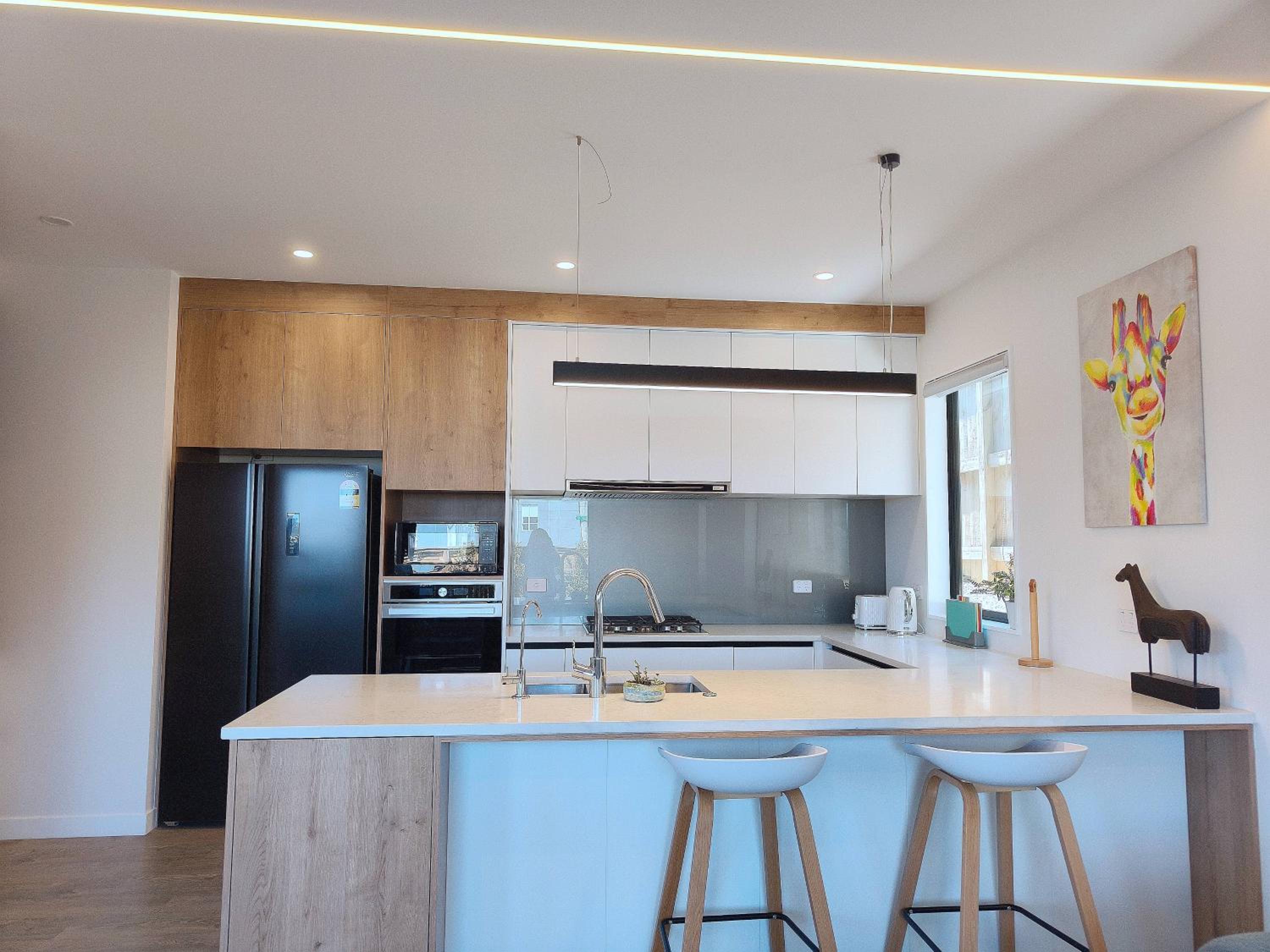Stylish Family Retreat in Hillcrest Spa 4 Bedroom and Playroom