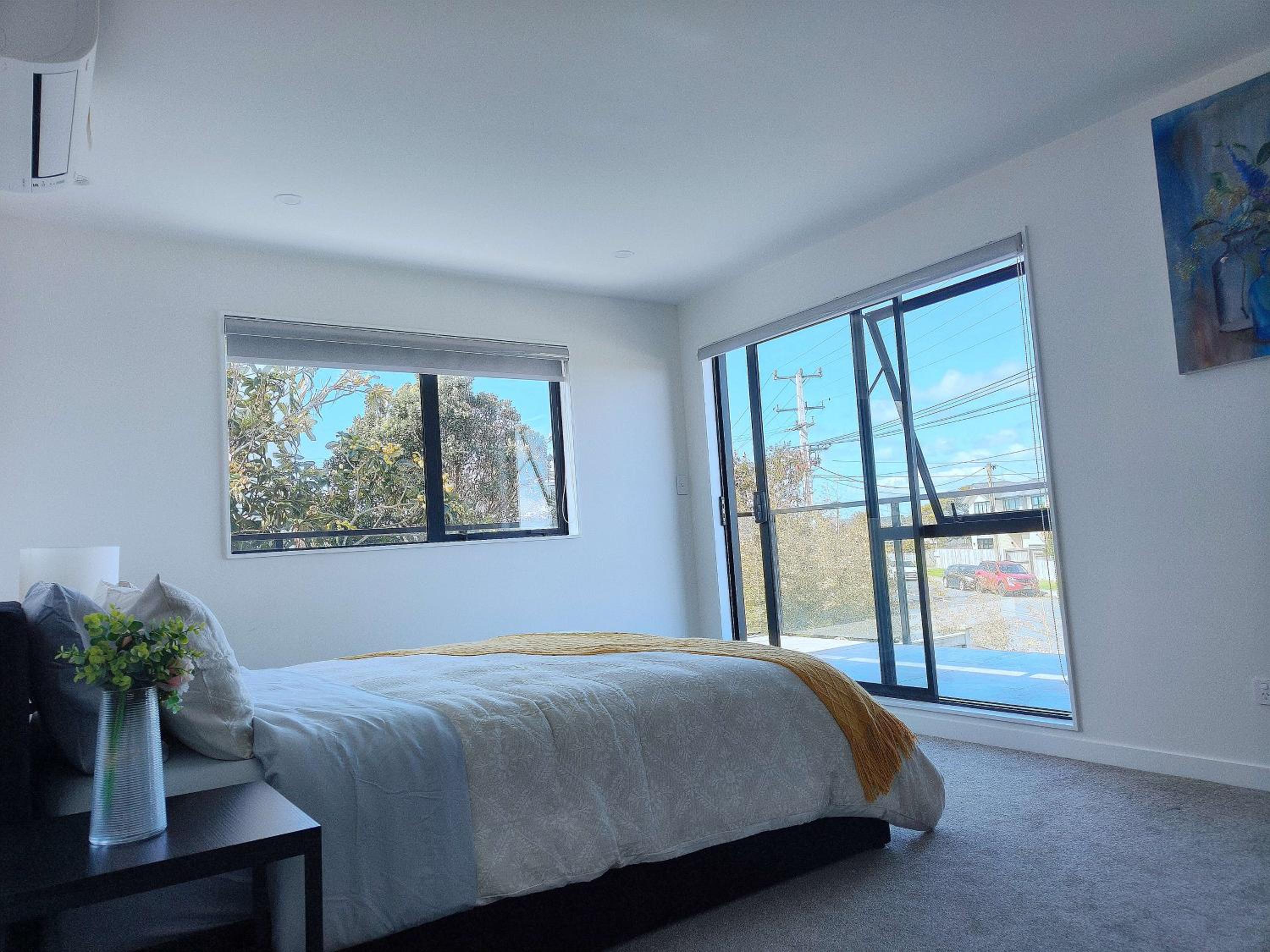 Stylish Family Retreat in Hillcrest Spa 4 Bedroom and Playroom