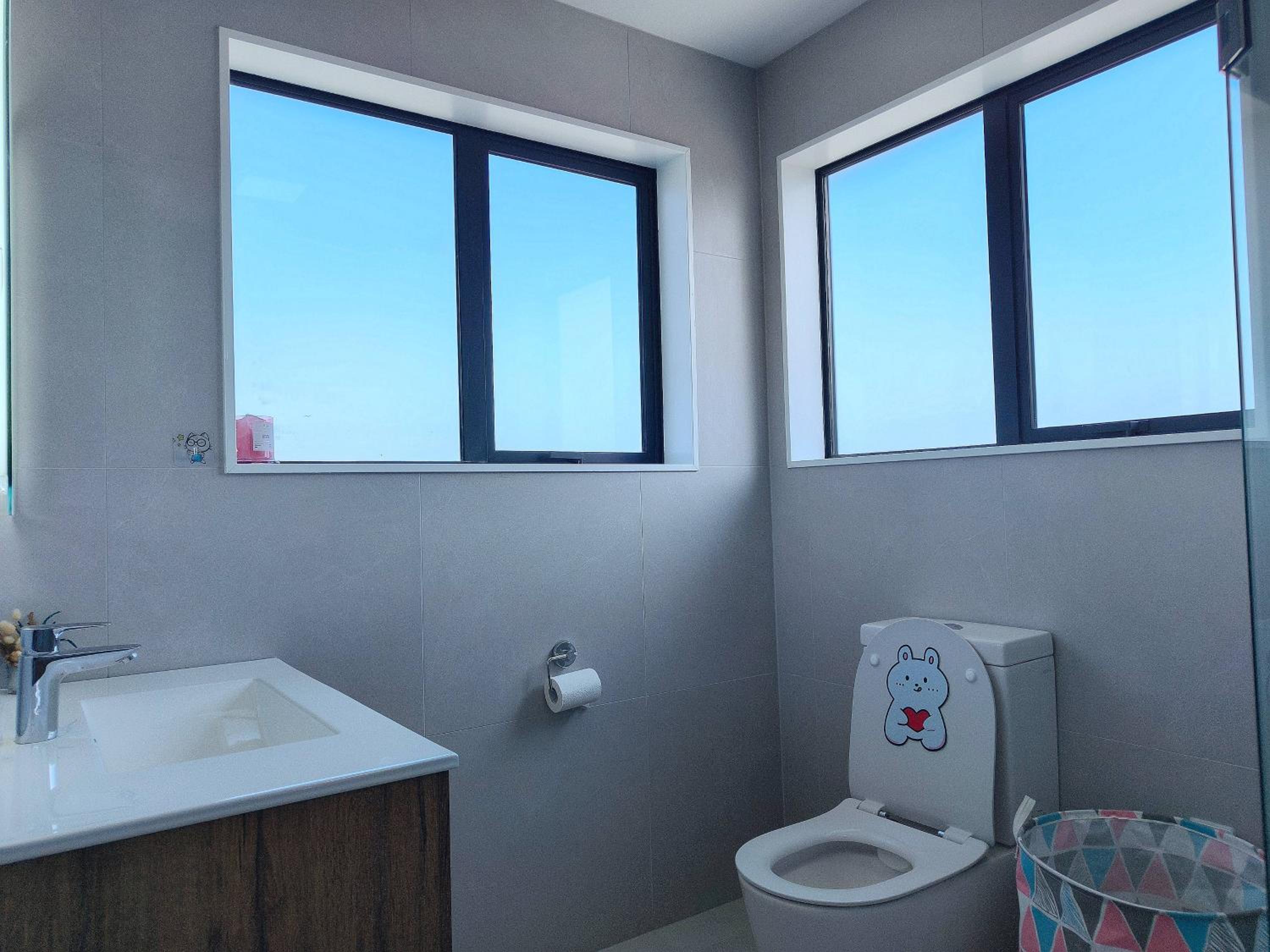 Stylish Family Retreat in Hillcrest Spa 4 Bedroom and Playroom